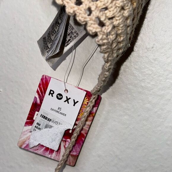 Roxy Daydreamer Crochet Knit Halter Top In Nude/Cream Stripes Size XS - Picture 8 of 9